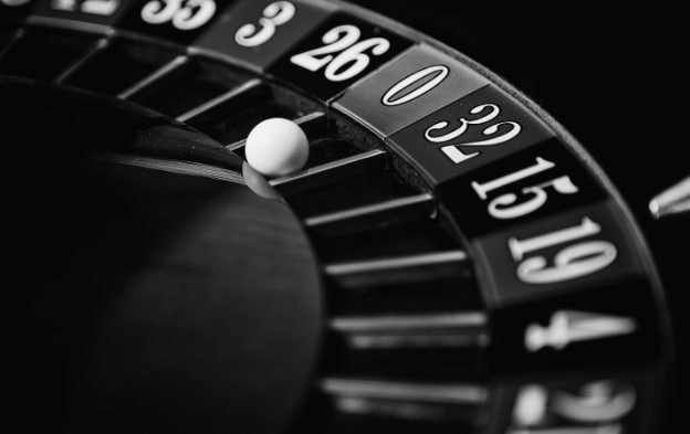 Tampilan kasino dealer langsung dewilotre dengan permainan blackjack dan roulette