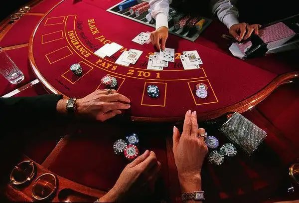 Antarmuka permainan Mega Wheel dengan roda bersegmen dan tampilan nilai taruhan